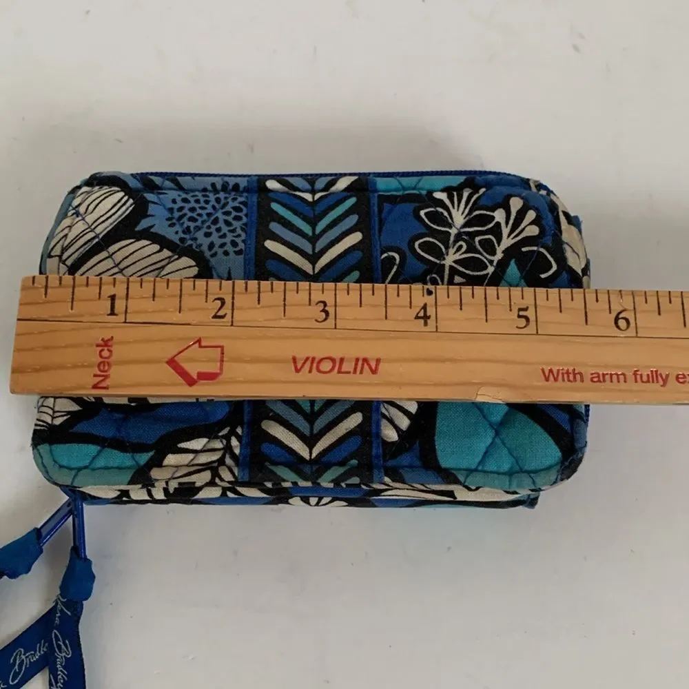 Vera Bradley Blue Bayou Blue White Floral Quilted Zip Around Wallet Crossbody - Picture 8 of 10